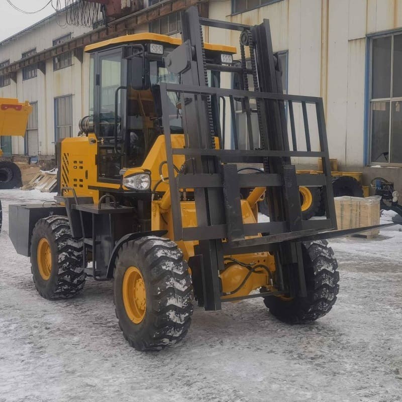 Chariot élévateur diesel tout-terrain CPCD50-30 d'une capacité de levage de 5 tonnes