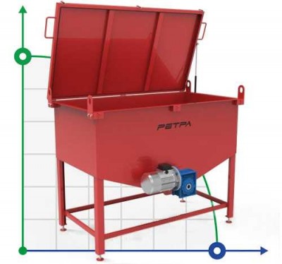 Feeding hopper for wood chips with a volume of 0.6 cubic meters